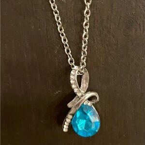 Elegant Silver and Blue Pendant Necklace NIB